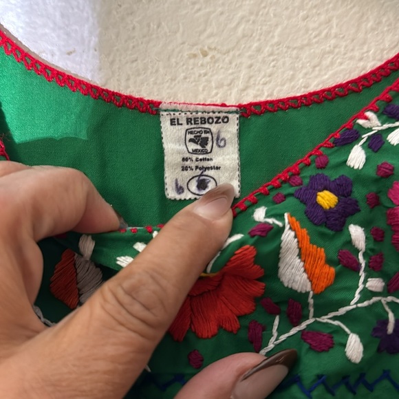 Little girl size 6 Mexican embroidered green dress - Picture 3 of 6